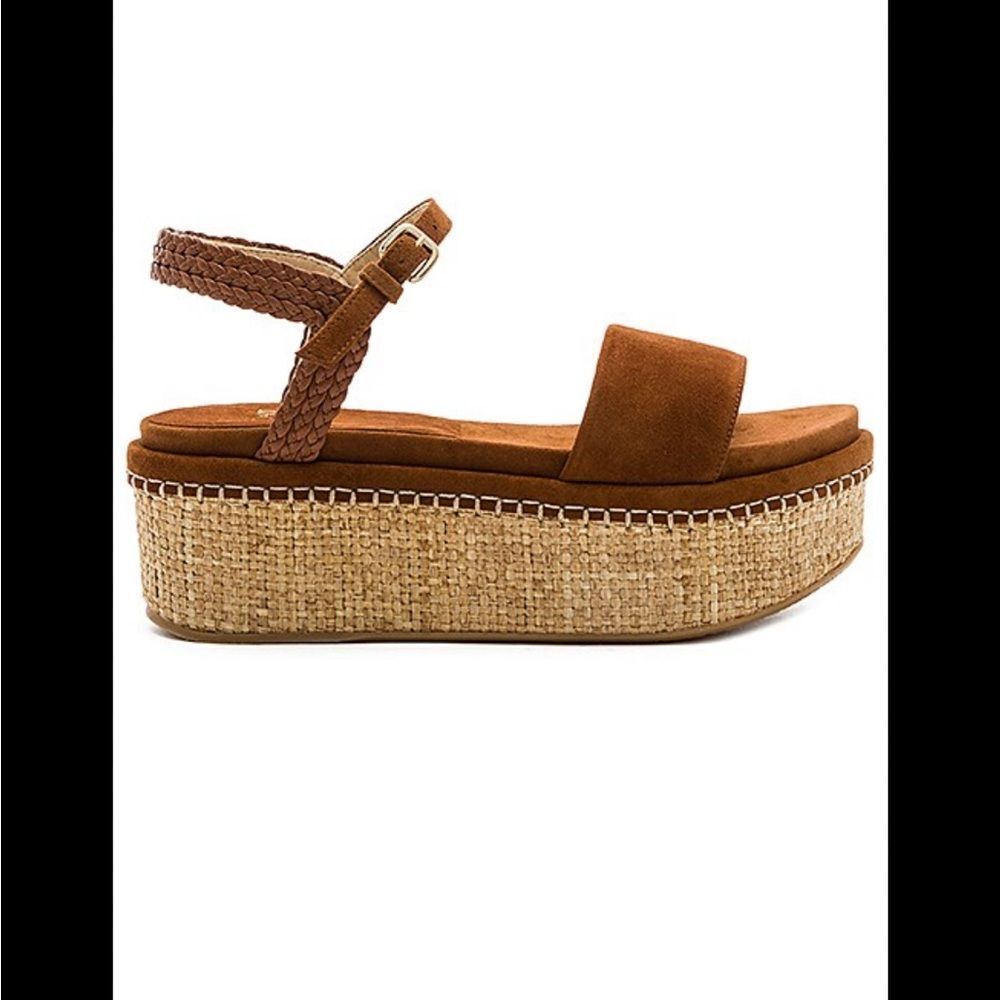 PLATFORM WAY
STUART WEITZMAN
Color: Amaretto Suede